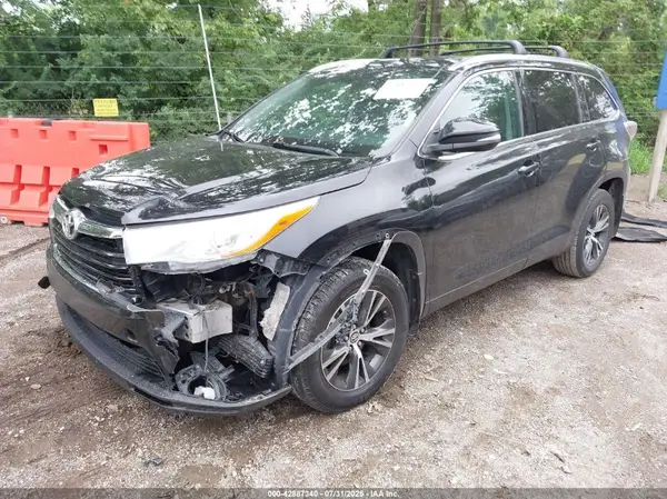5TDJKRFH3GS505845 2016 TOYOTA HIGHLANDER - Image 2