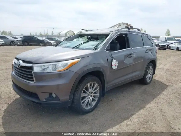 5TDJKRFH4GS230681 2016 TOYOTA HIGHLANDER - Image 2