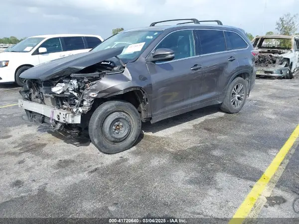 5TDJKRFH4GS238537 2016 TOYOTA HIGHLANDER - Image 2