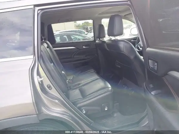 5TDJKRFH4GS238537 2016 TOYOTA HIGHLANDER - Image 8