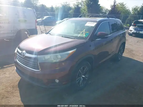5TDJKRFH4GS249375 2016 TOYOTA HIGHLANDER - Image 2