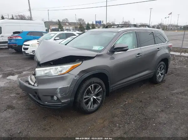 5TDJKRFH4GS249943 2016 TOYOTA HIGHLANDER - Image 2