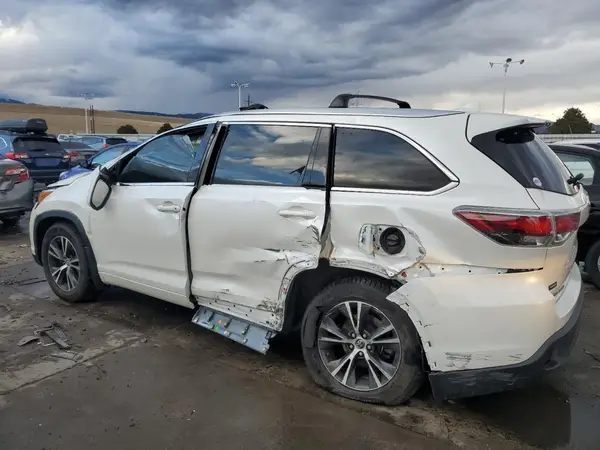 5TDJKRFH4GS268461 2016 TOYOTA HIGHLANDER - Image 2
