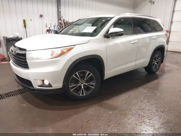 5TDJKRFH4GS270288 2016 TOYOTA HIGHLANDER - Image 2