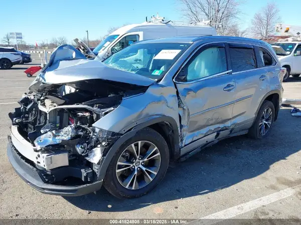 5TDJKRFH4GS278097 2016 TOYOTA HIGHLANDER - Image 2