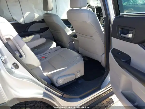 5TDJKRFH4GS278097 2016 TOYOTA HIGHLANDER - Image 8