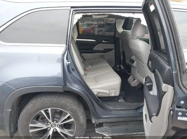 5TDJKRFH4GS282067 2016 TOYOTA HIGHLANDER - Image 8