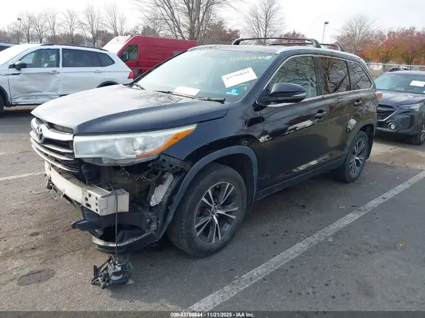 5TDJKRFH4GS282909 2016 TOYOTA HIGHLANDER - Image 2