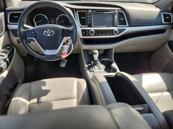 5TDJKRFH4GS285101 2016 TOYOTA HIGHLANDER - Image 8