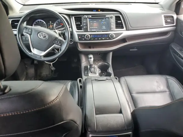 5TDJKRFH4GS295840 2016 TOYOTA HIGHLANDER - Image 8