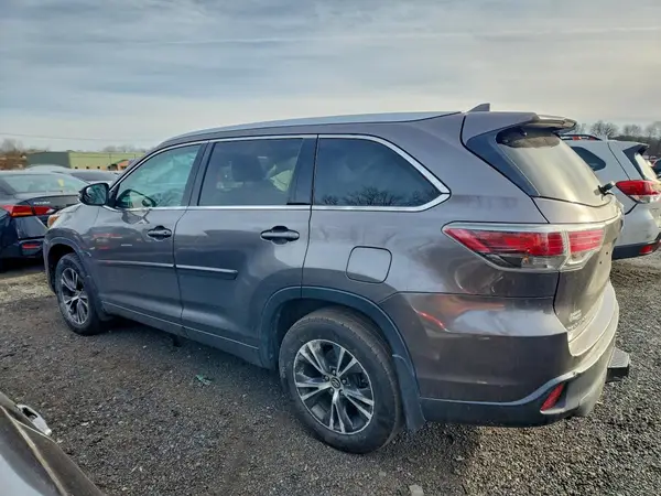 5TDJKRFH4GS299225 2016 TOYOTA HIGHLANDER - Image 2