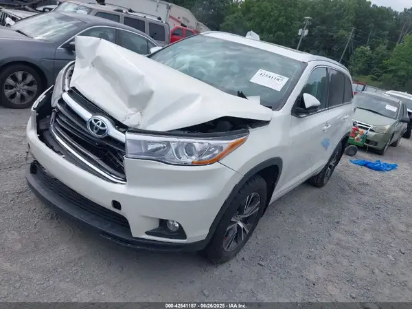 5TDJKRFH4GS306724 2016 TOYOTA HIGHLANDER - Image 2