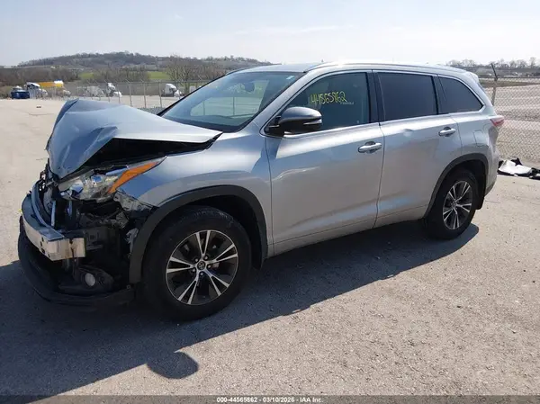 5TDJKRFH4GS318968 2016 TOYOTA HIGHLANDER - Image 2