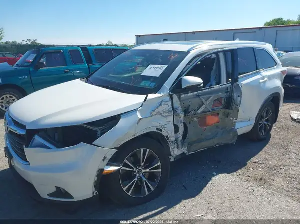 5TDJKRFH4GS319635 2016 TOYOTA HIGHLANDER - Image 2