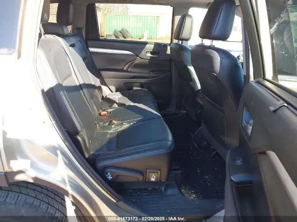 5TDJKRFH4GS325628 2016 TOYOTA HIGHLANDER - Image 8