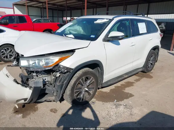5TDJKRFH4GS328948 2016 TOYOTA HIGHLANDER - Image 2
