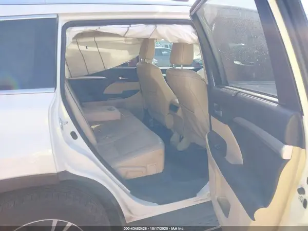 5TDJKRFH4GS328948 2016 TOYOTA HIGHLANDER - Image 8