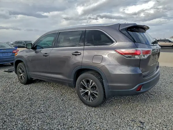 5TDJKRFH4GS338850 2016 TOYOTA HIGHLANDER - Image 2