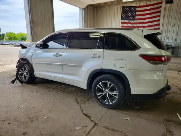 5TDJKRFH4GS339013 2016 TOYOTA HIGHLANDER - Image 2