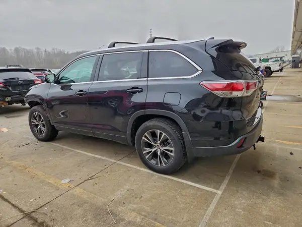 5TDJKRFH4GS354854 2016 TOYOTA HIGHLANDER - Image 2