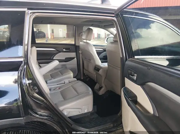 5TDJKRFH4GS502114 2016 TOYOTA HIGHLANDER - Image 8
