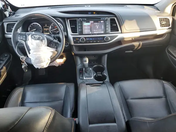 5TDJKRFH4GS502274 2016 TOYOTA HIGHLANDER - Image 8