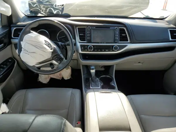 5TDJKRFH4GS502937 2016 TOYOTA HIGHLANDER - Image 8