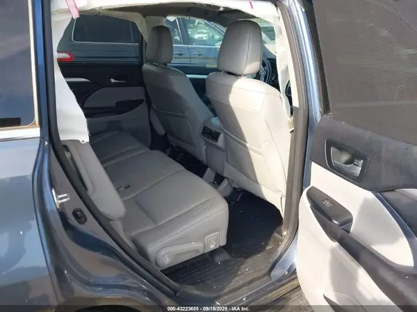 5TDJKRFH4GS503764 2016 TOYOTA HIGHLANDER - Image 8