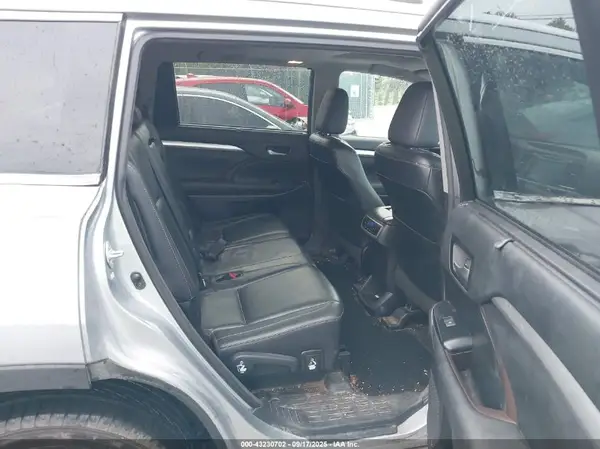 5TDJKRFH5GS224937 2016 TOYOTA HIGHLANDER - Image 8