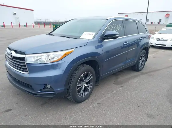 5TDJKRFH5GS227031 2016 TOYOTA HIGHLANDER - Image 2
