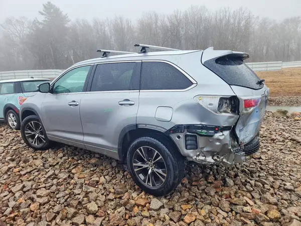 5TDJKRFH5GS232035 2016 TOYOTA HIGHLANDER - Image 2
