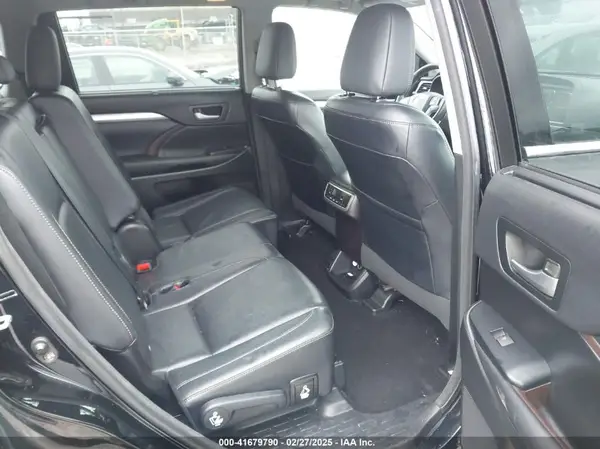 5TDJKRFH5GS235579 2016 TOYOTA HIGHLANDER - Image 8