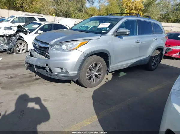 5TDJKRFH5GS236585 2016 TOYOTA HIGHLANDER - Image 2