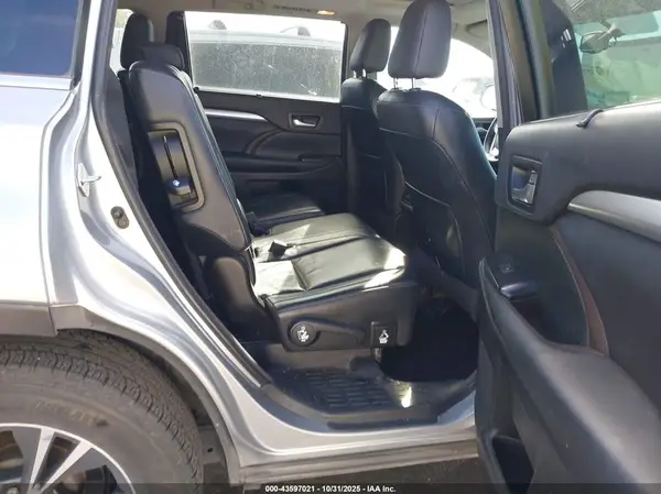 5TDJKRFH5GS236585 2016 TOYOTA HIGHLANDER - Image 8