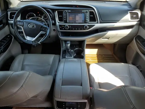5TDJKRFH5GS261664 2016 TOYOTA HIGHLANDER - Image 8