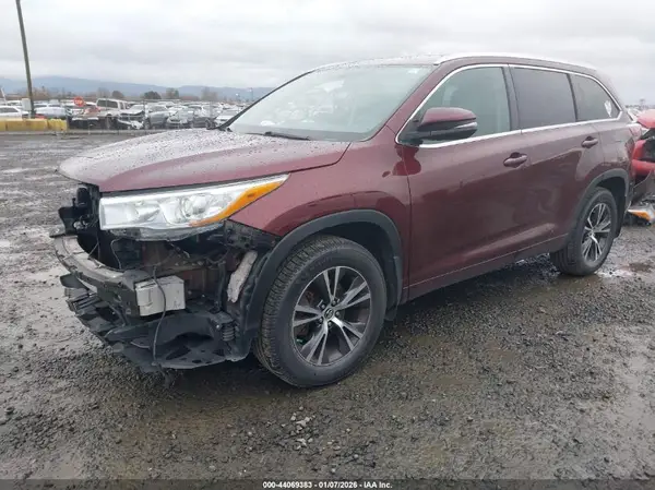 5TDJKRFH5GS271269 2016 TOYOTA HIGHLANDER - Image 2