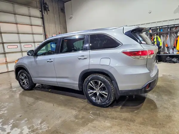 5TDJKRFH5GS276598 2016 TOYOTA HIGHLANDER - Image 2