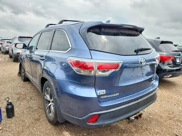 5TDJKRFH5GS290243 2016 TOYOTA HIGHLANDER - Image 2
