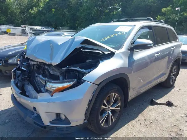 5TDJKRFH5GS296124 2016 TOYOTA HIGHLANDER - Image 2