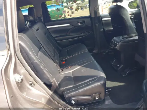 5TDJKRFH5GS296981 2016 TOYOTA HIGHLANDER - Image 8