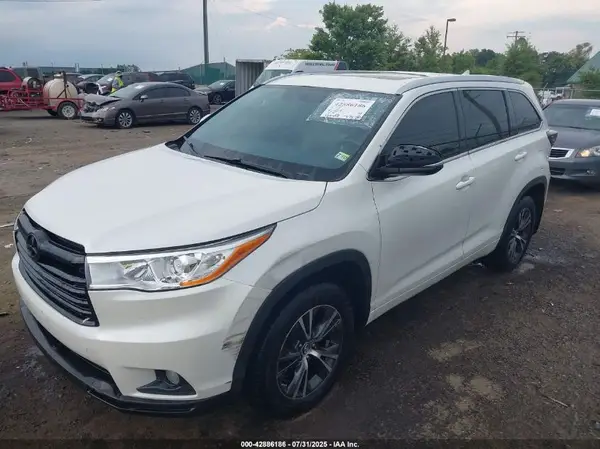 5TDJKRFH5GS299069 2016 TOYOTA HIGHLANDER - Image 2