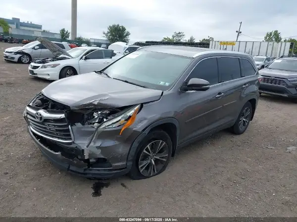 5TDJKRFH5GS303167 2016 TOYOTA HIGHLANDER - Image 2