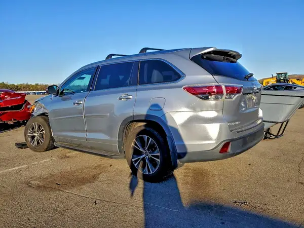 5TDJKRFH5GS315349 2016 TOYOTA HIGHLANDER - Image 2