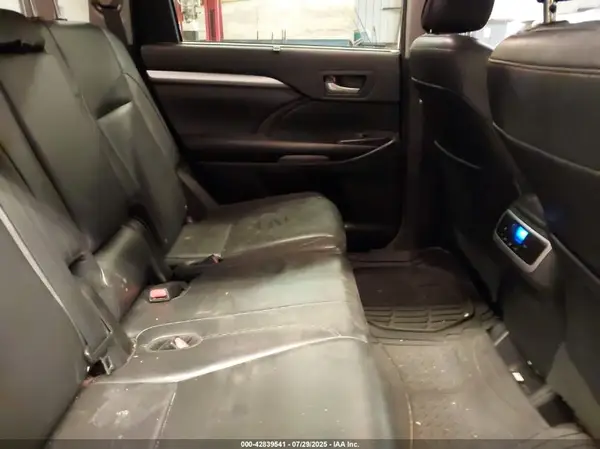 5TDJKRFH5GS320910 2016 TOYOTA HIGHLANDER - Image 8