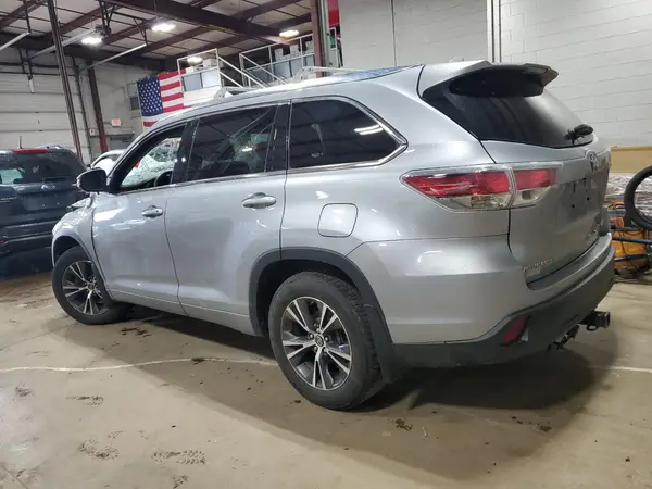 5TDJKRFH5GS321314 2016 TOYOTA HIGHLANDER - Image 2