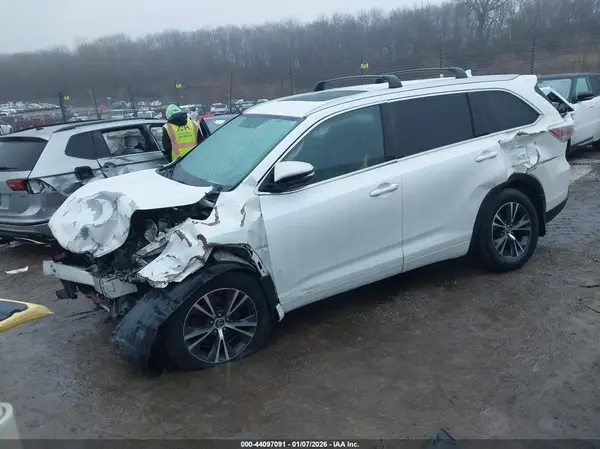 5TDJKRFH5GS330529 2016 TOYOTA HIGHLANDER - Image 2