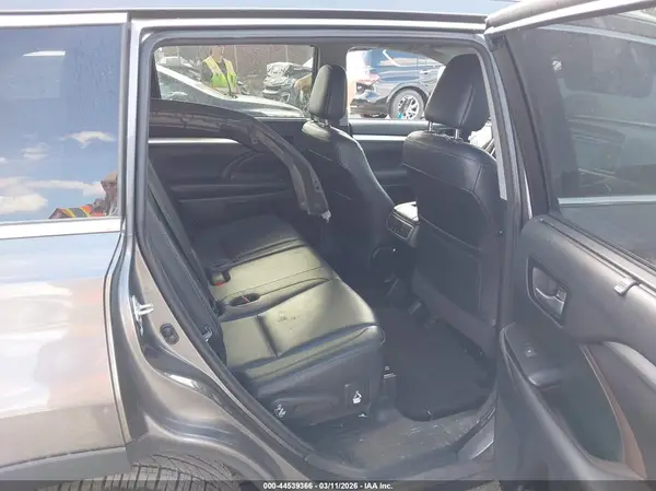 5TDJKRFH5GS345712 2016 TOYOTA HIGHLANDER - Image 8