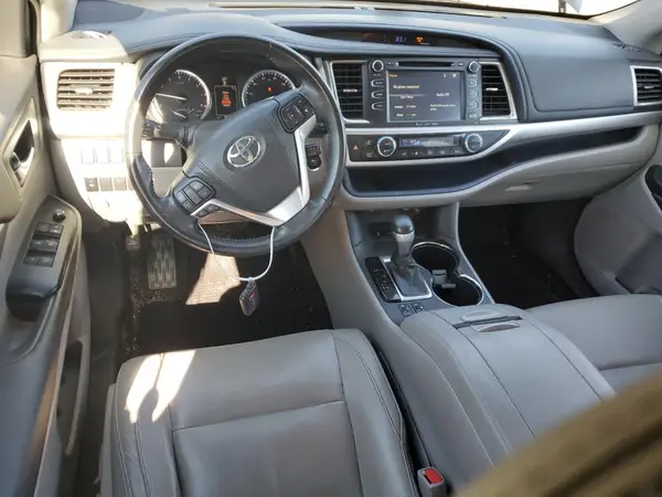 5TDJKRFH5GS349212 2016 TOYOTA HIGHLANDER - Image 8