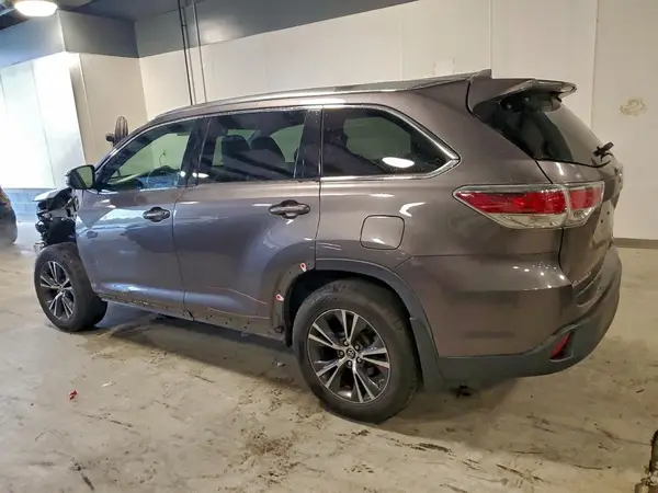 5TDJKRFH5GS352286 2016 TOYOTA HIGHLANDER - Image 2