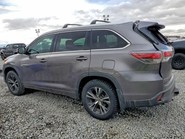 5TDJKRFH5GS501926 2016 TOYOTA HIGHLANDER - Image 2